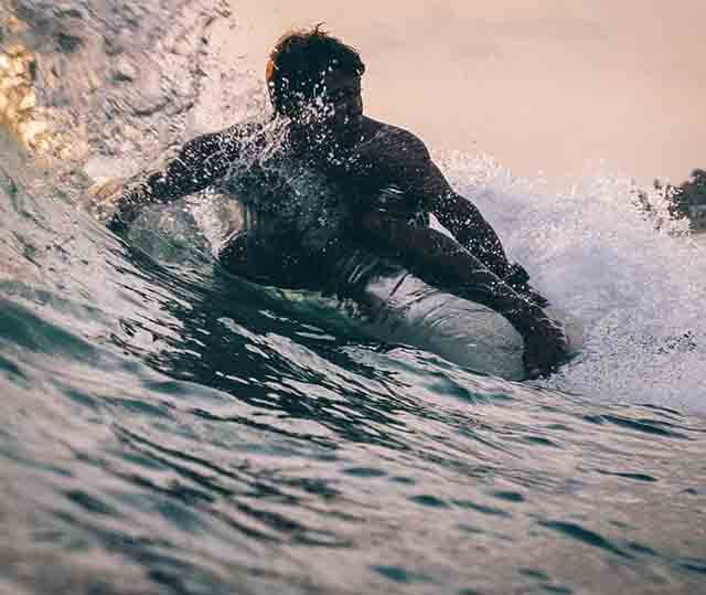 Oka surfista de Bali
