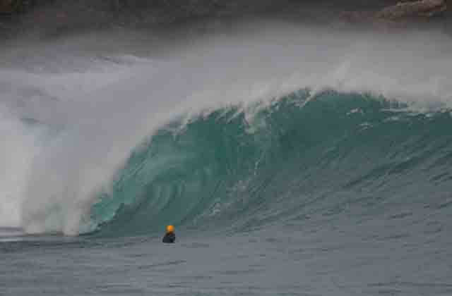 El riesgo del surf de olas grandes